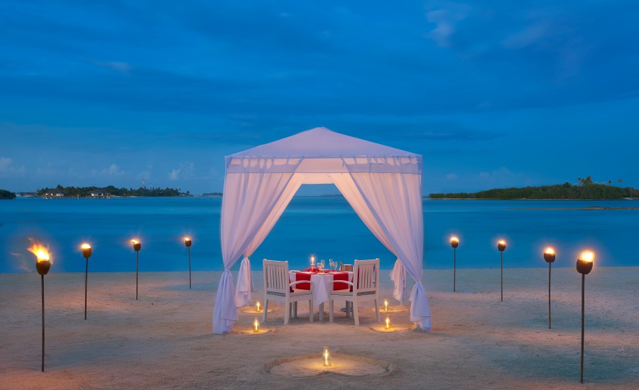 Romantic dining on the beach